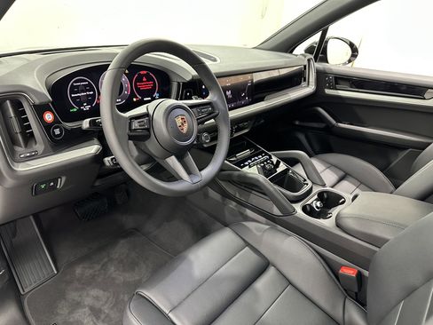 Certified 2025 Porsche Cayenne image 26