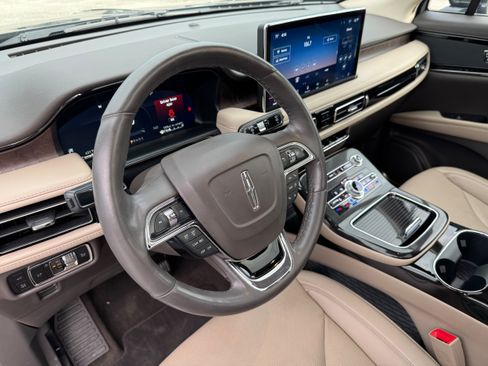Used 2023 Lincoln Nautilus Reserve AWD/4WD image 8