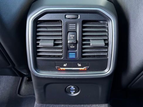 Certified 2026 Porsche Macan image 34