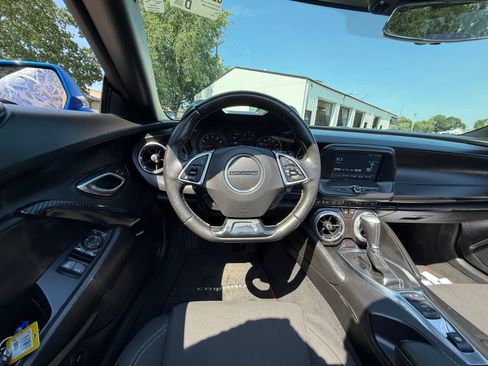 Used 2018 Chevrolet Camaro LT RWD image 31