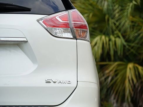 Used 2016 Nissan Rogue SV image 8