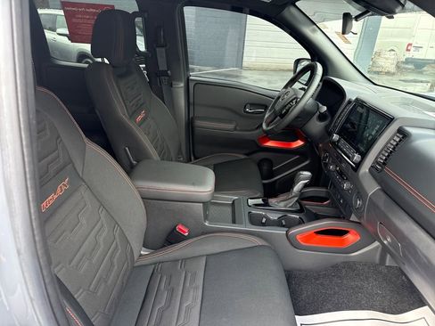 Used 2024 Nissan Frontier PRO-4X w/ Off-Road Protection Package image 31
