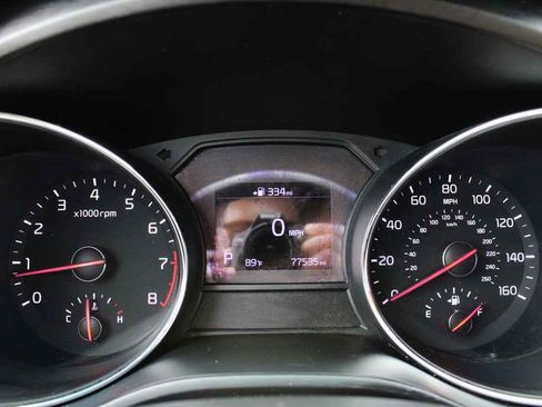Used 2019 Kia Sedona EX FWD image 17
