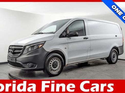 Used 2021 Mercedes-Benz Metris image 1