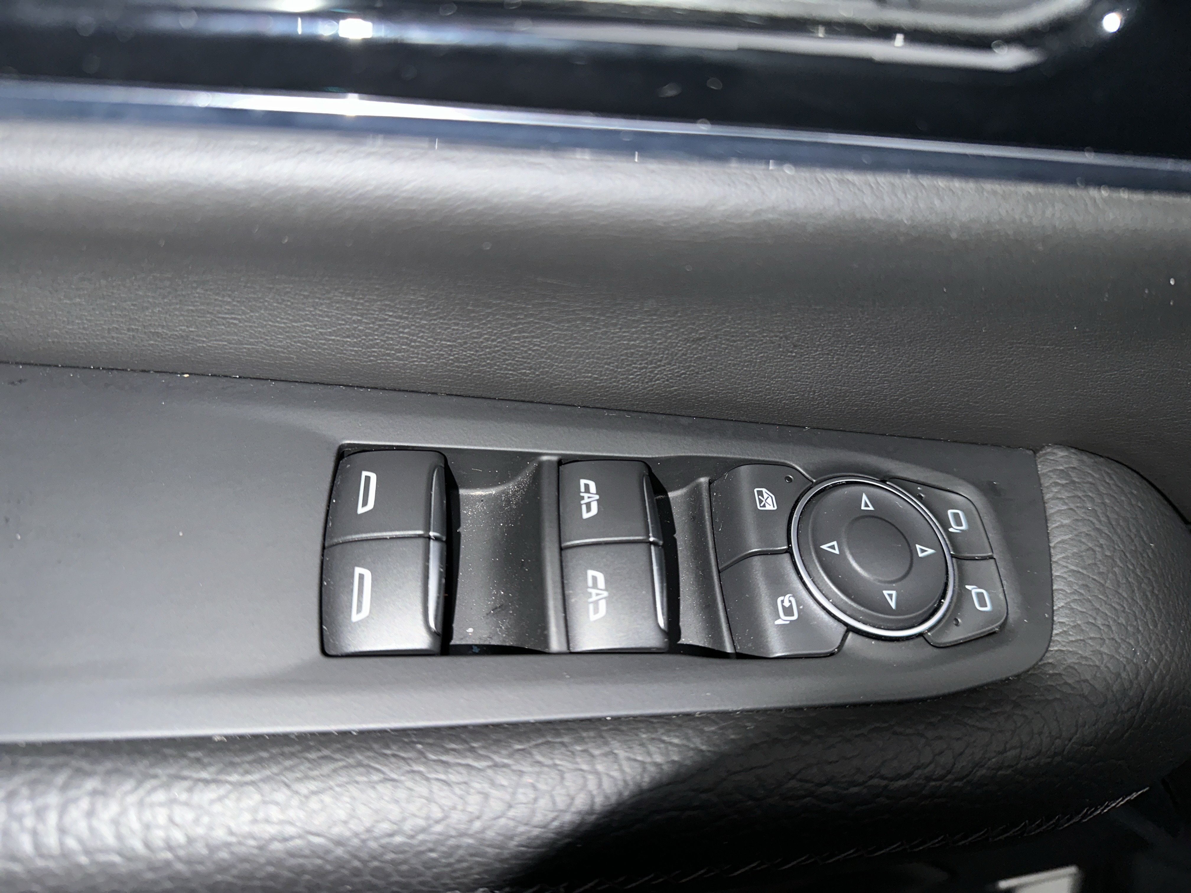 Used 2025 GMC Yukon XL Denali AWD/4WD image 22