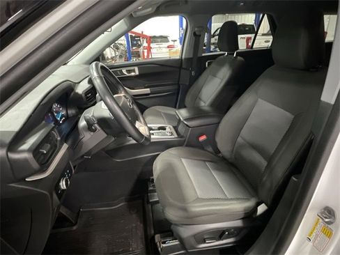 Used 2023 Ford Explorer XLT image 17