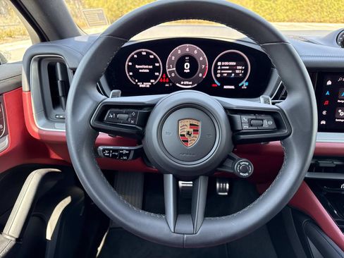 Used 2024 Porsche Cayenne S image 16