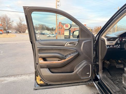 Used 2015 GMC Yukon Denali w/ Premium Package AWD/4WD image 11