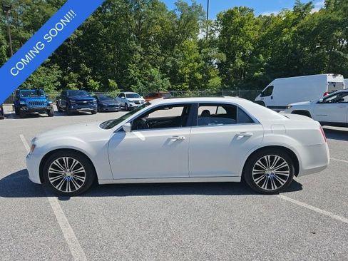 Used 2013 Chrysler 300 S w/ Luxury Group RWD image 6