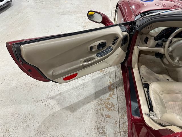 Used 2003 Chevrolet Corvette Coupe w/ Preferred Equipment Group RWD image 15