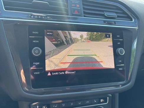 Used 2018 Volkswagen Tiguan SEL Premium AWD/4WD image 17
