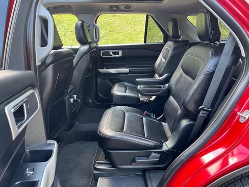 Used 2020 Ford Explorer XLT w/ Equipment Group 202A AWD/4WD image 42