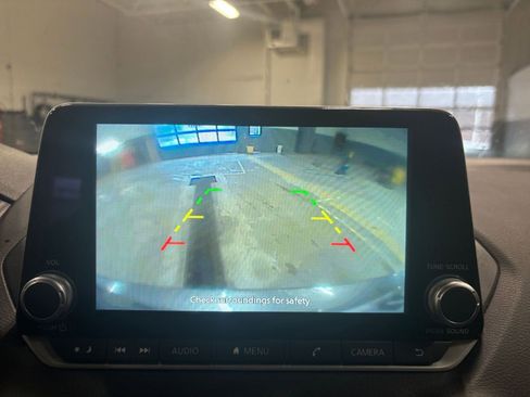 Used 2025 Nissan Sentra SV image 17