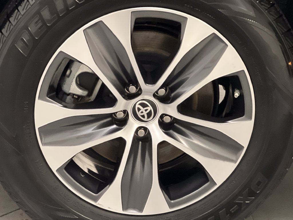 Used 2025 Toyota Highlander XLE FWD image 83