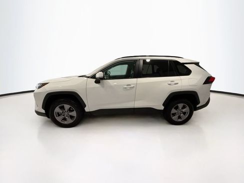 Certified 2022 Toyota RAV4 XLE w/ XLE Grade Weather Package AWD/4WD image 4