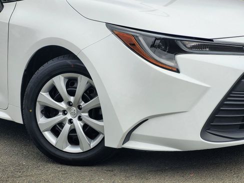 Used 2024 Toyota Corolla LE FWD image 11