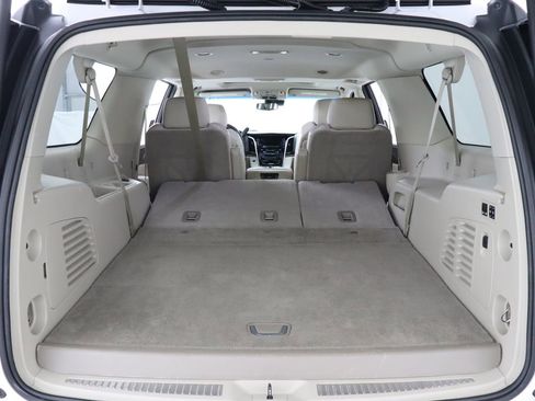 Used 2020 Cadillac Escalade ESV Luxury image 38