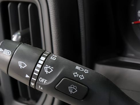 Used 2023 Chevrolet Silverado 1500 Custom image 17