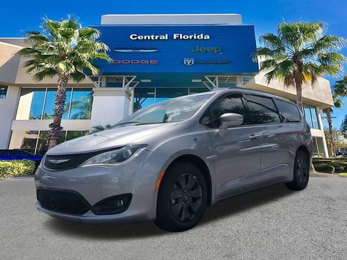 Used 2020 Chrysler Pacifica Limited w/ Quick Oder Package 2EV RED-S FWD image 9