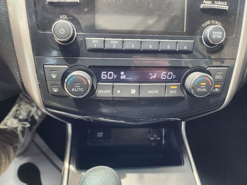 Used 2015 Nissan Altima 2.5 SV w/ Convenience Package FWD image 18