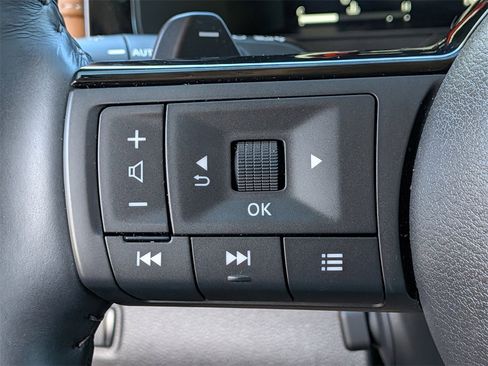 Used 2023 Nissan Pathfinder Platinum image 28