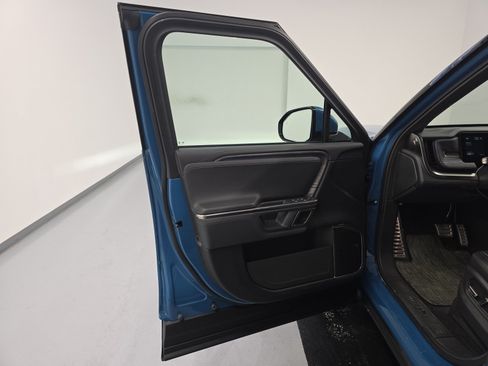 Used 2023 Rivian R1S Adventure AWD/4WD image 16