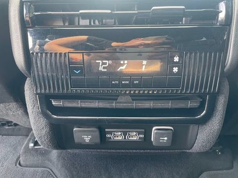 Used 2023 Jeep Wagoneer 4WD image 33