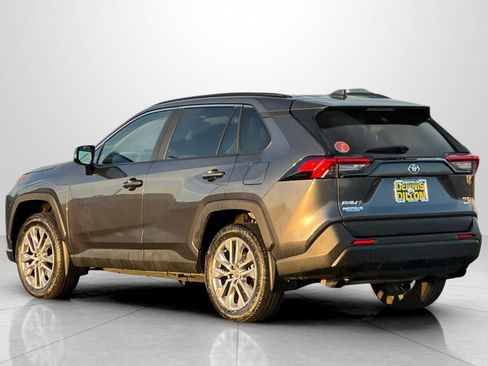 Used 2023 Toyota RAV4 XLE Premium image 7