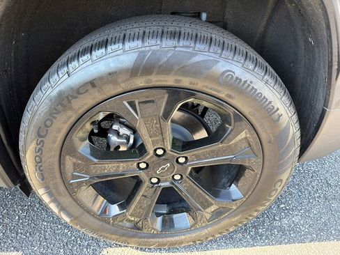 Used 2025 Chevrolet Equinox LT w/ Safety and Technology Package image 19