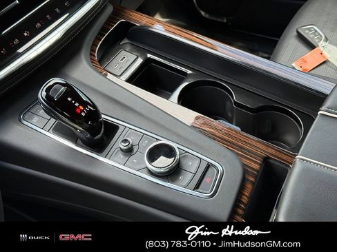 Used 2024 Cadillac Escalade Premium Luxury RWD image 32