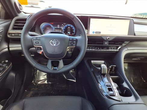 Used 2026 Toyota Crown Limited image 8