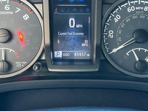 Used 2019 Toyota Tacoma TRD Sport w/ Technology Package AWD/4WD image 32