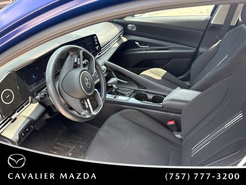 Used 2022 Hyundai Elantra SEL w/ Convenience Package FWD image 10
