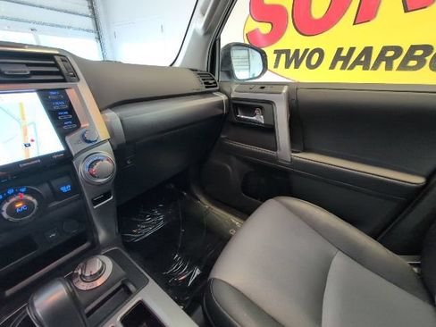 Used 2022 Toyota 4Runner SR5 Premium w/ Moonroof Package AWD/4WD image 27