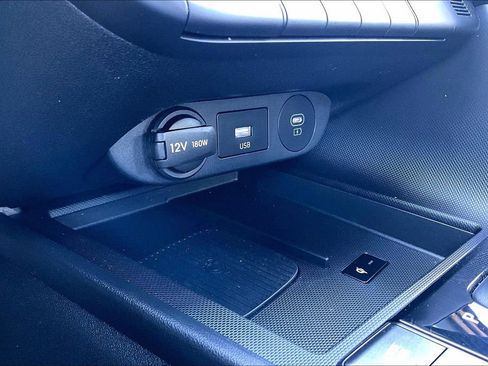 Used 2025 Hyundai Elantra Sport image 32