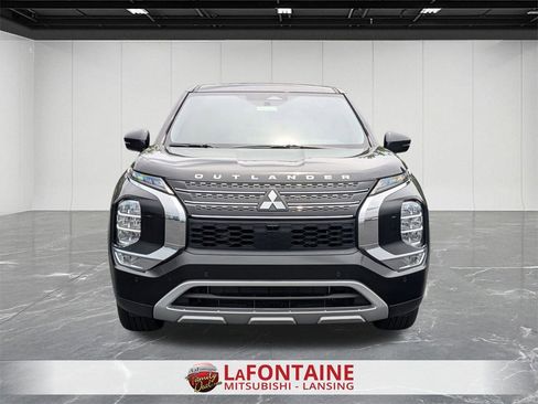 New 2025 Mitsubishi Outlander SE image 8