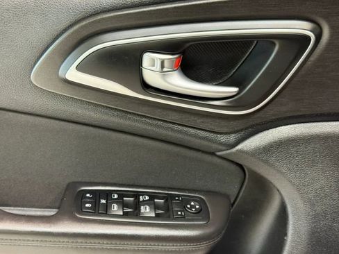 Used 2015 Chrysler 200 Limited w/ Convenience Group FWD image 11