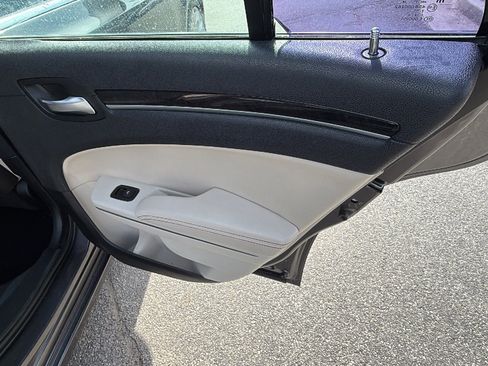 Used 2018 Chrysler 300 Limited image 19