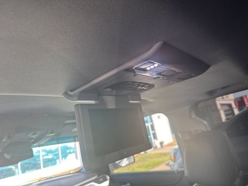 Used 2018 Chevrolet Suburban Premier AWD/4WD image 9