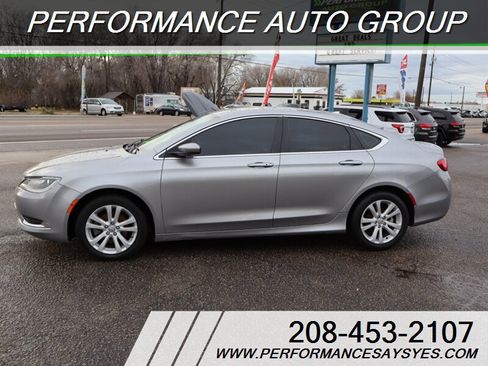 Used 2015 Chrysler 200 Limited image 4