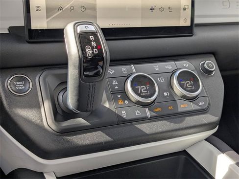 Used 2025 Land Rover Defender 90 S image 18