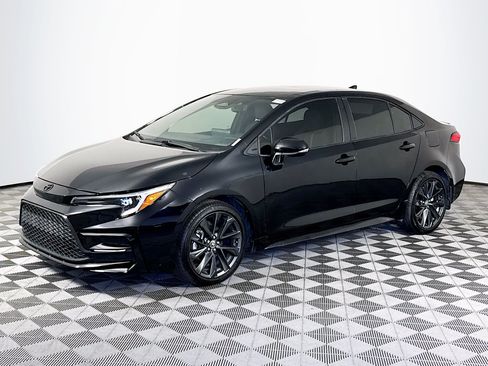 Used 2025 Toyota Corolla SE FWD image 4