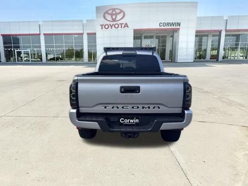 Used 2019 Toyota Tacoma TRD Sport AWD/4WD image 25