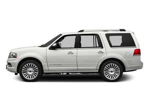 Used 2016 Lincoln Navigator Select RWD image 3