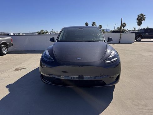 Used 2024 Tesla Model Y Long Range image 2