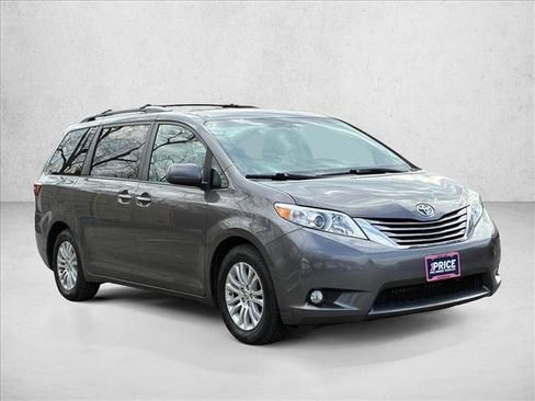 Used 2016 Toyota Sienna XLE w/ XLE Navigation Package image 3
