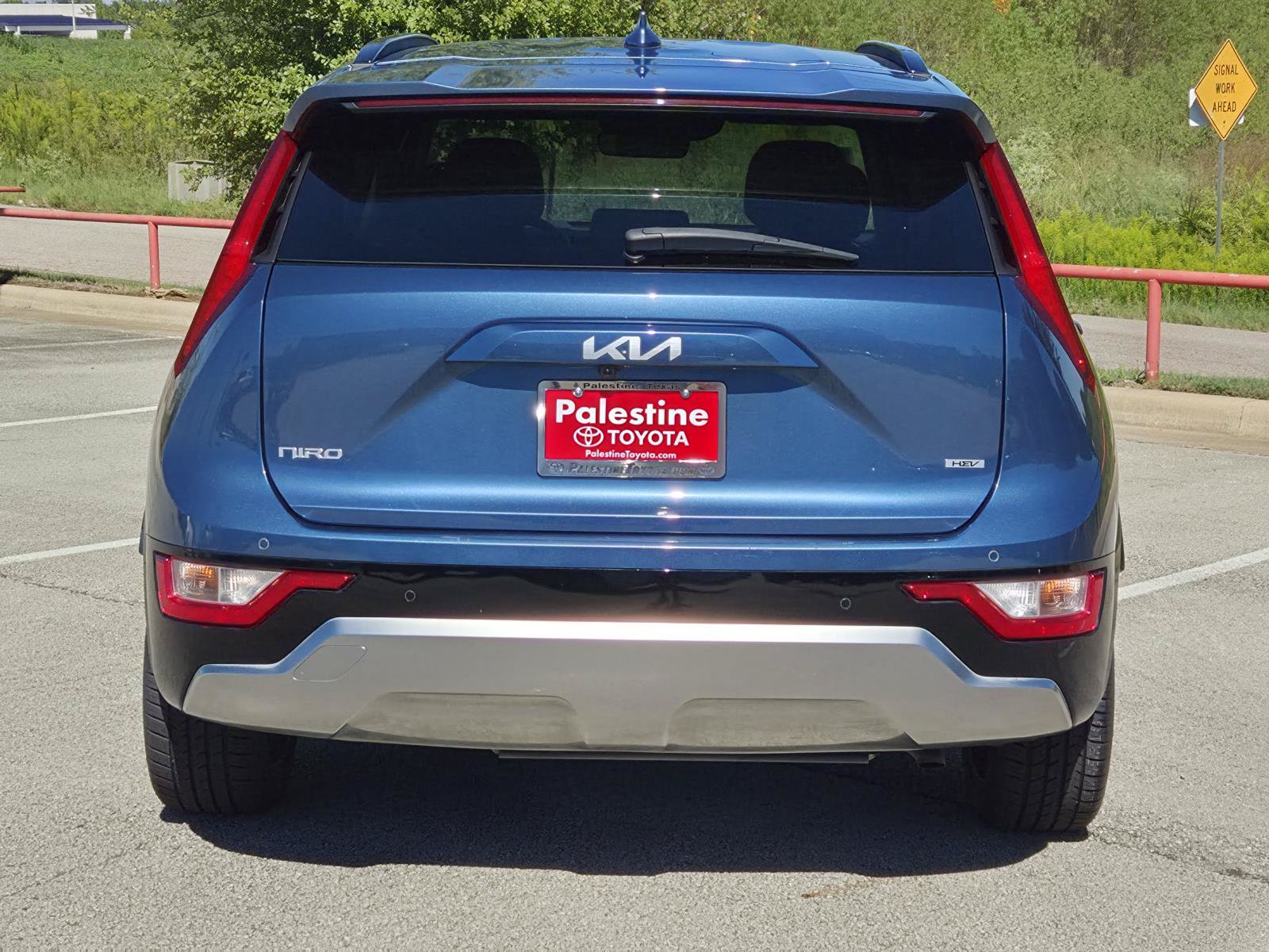 Used 2023 Kia Niro EX Touring FWD image 5