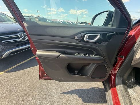 Used 2022 Jeep Compass Latitude AWD/4WD image 11