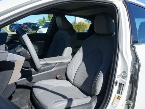 Used 2021 Toyota Avalon Limited image 5