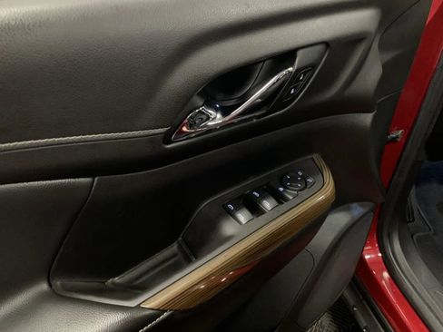 Used 2020 GMC Acadia SLE image 29